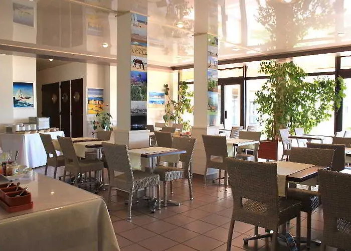 Hotel The Originals Boutique, Admiral's,