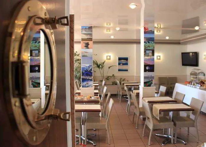 Hotel The Originals Boutique, Admiral's, 3*