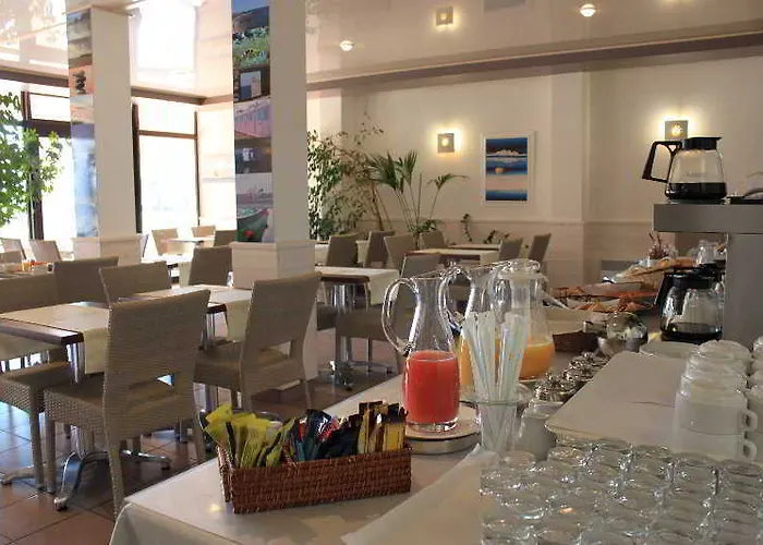 Hotel The Originals Boutique, Admiral's,