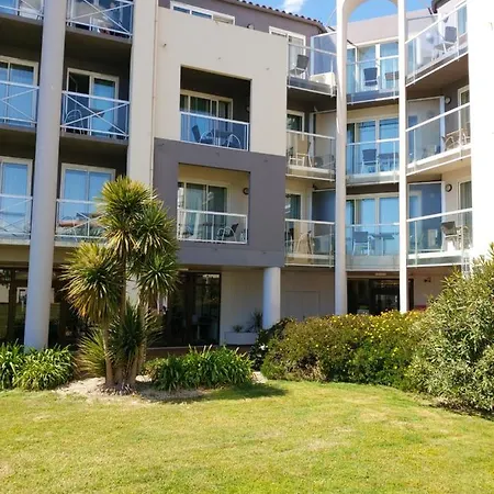 The Originals Boutique, Admiral's, 莱萨布勒-多洛讷