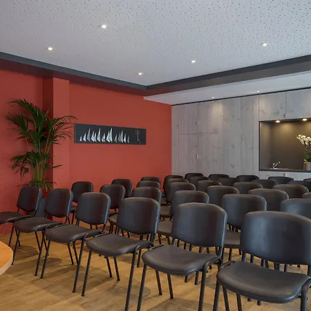 The Originals Boutique, Admiral's, 莱萨布勒-多洛讷