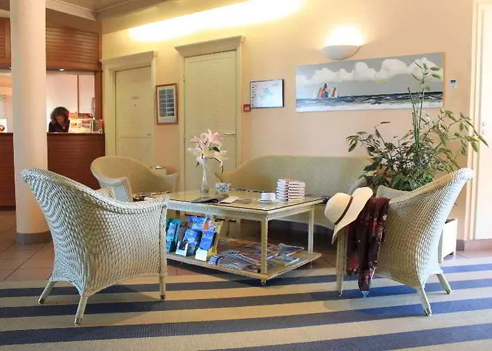 The Originals Boutique, Admiral's,